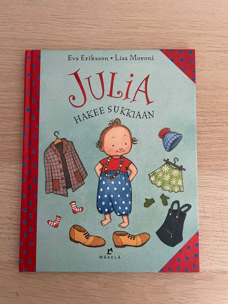 Julia hakee sukkiaan