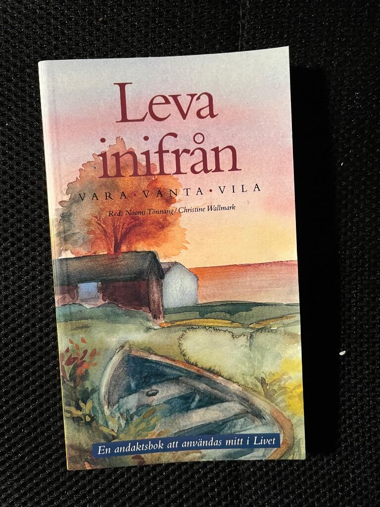 Leva inifr&aring;n : vara, v&auml;nta, vila : en andaktsbok att anv&auml;ndas mitt i livet