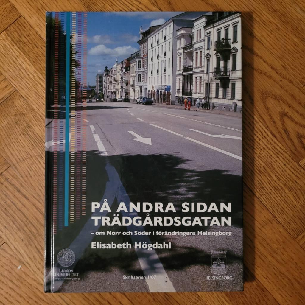 P&aring; andra sidan Tr&auml;dg&aring;rdsgatan : om Norr och S&ouml;der i f&ouml;r&auml;ndringens Helsingborg
