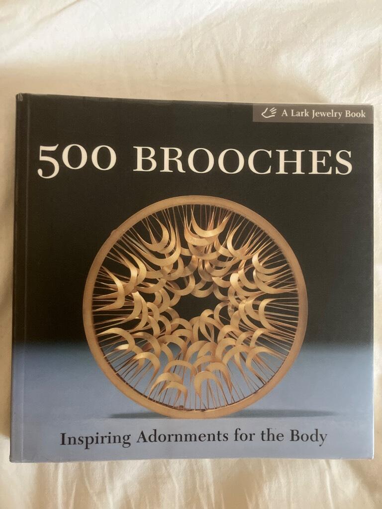 500 brooches - inspiring adornments for the body
