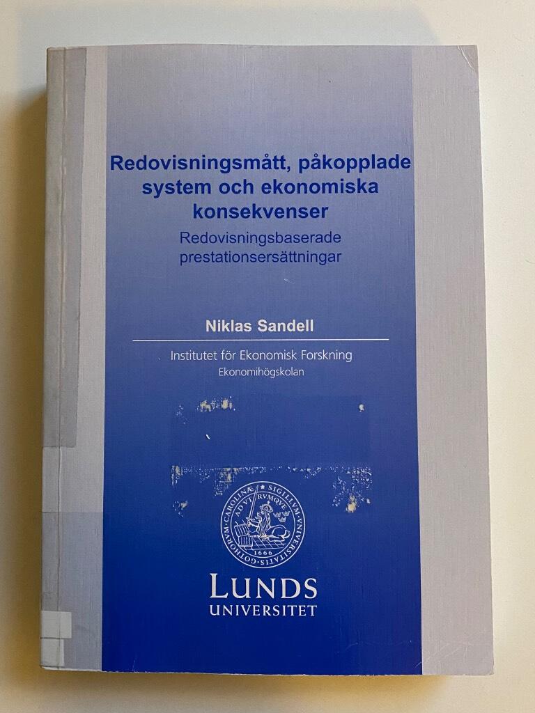 Redovisningsmått, påkopplade system och ekonomiska konsekvenser : redovisningsbaserade prestationsersättningar