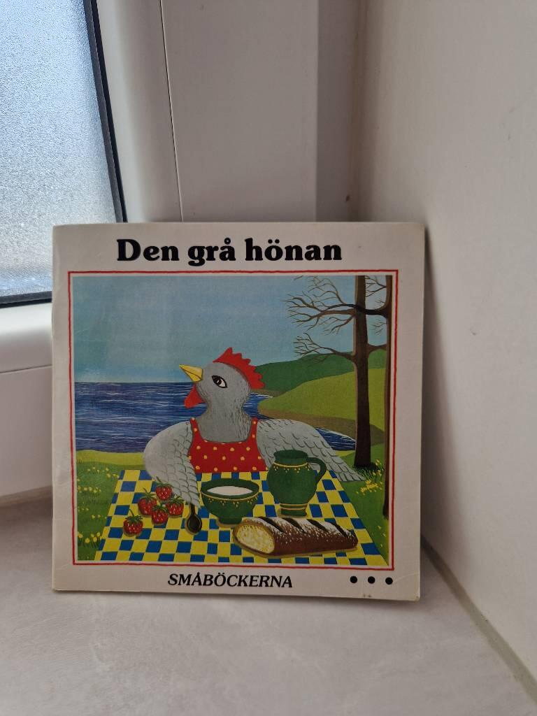 Den gr&aring; h&ouml;nan