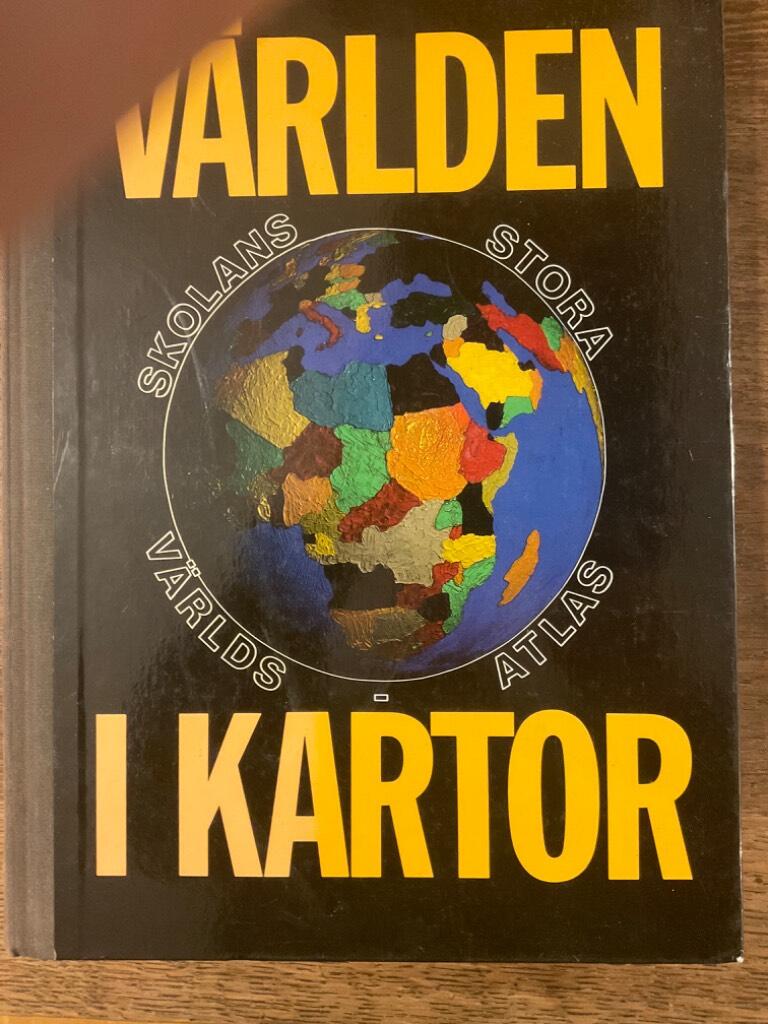 Världen i kartor [Kartografiskt material] : [skolans stora världsatlas]