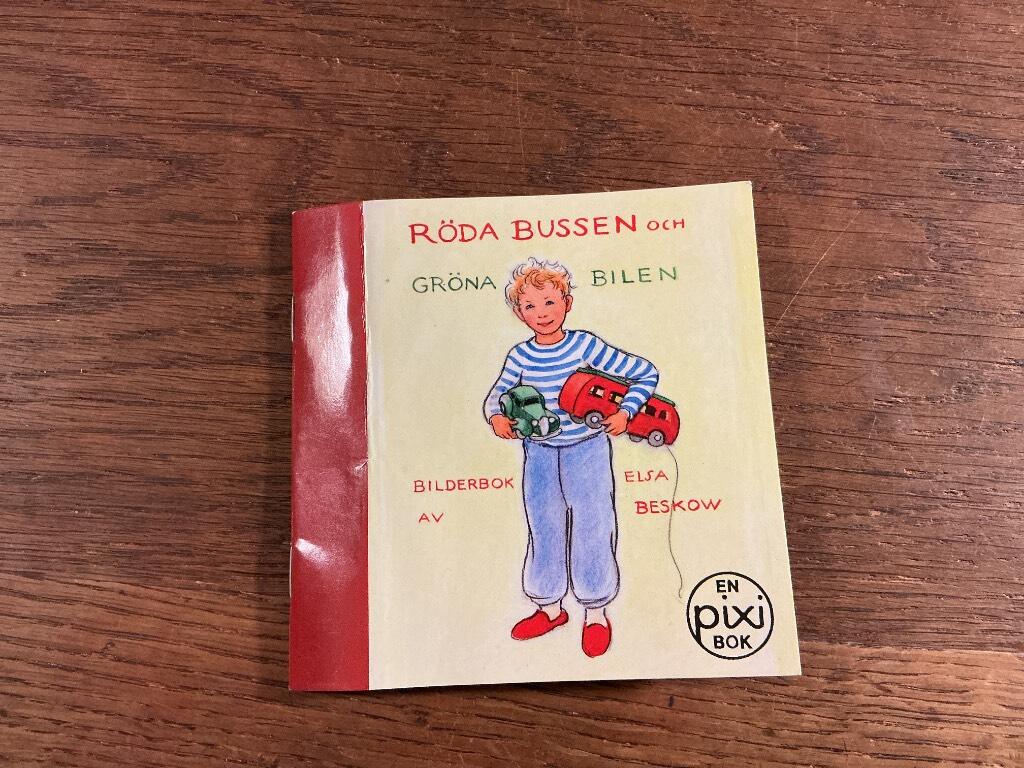 R&ouml;da bussen och gr&ouml;na bilen