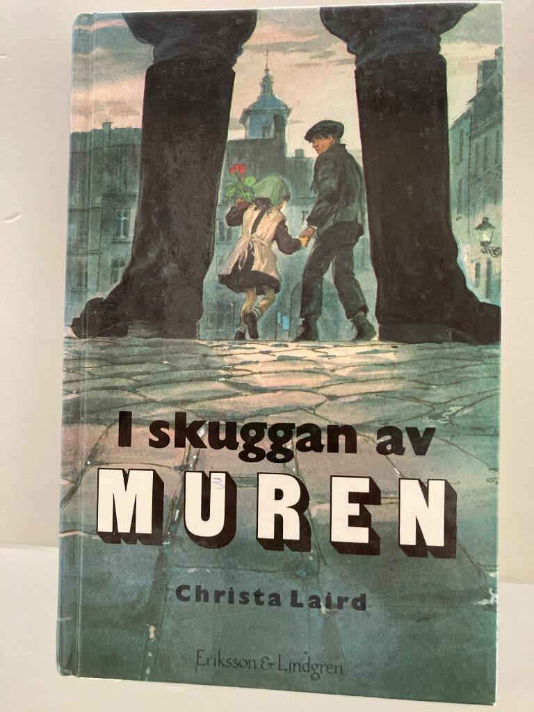 I skuggan av muren
