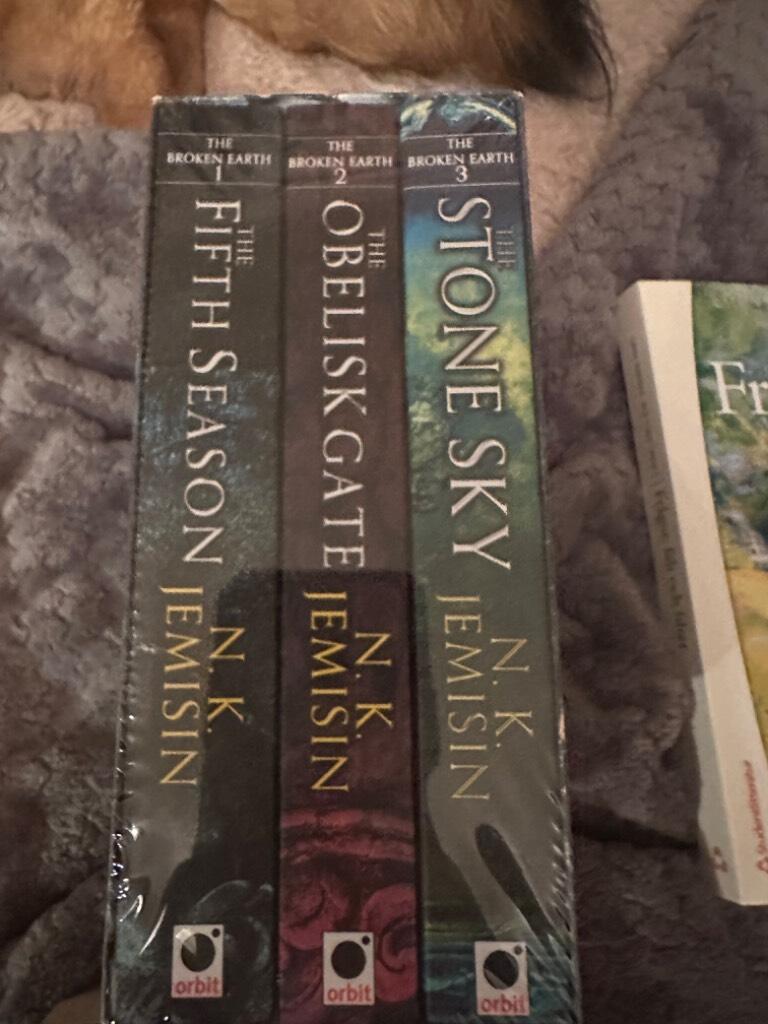 Broken Earth Trilogy: Box set edition