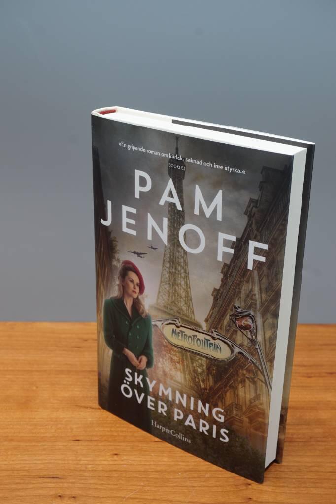 Skymning &ouml;ver Paris