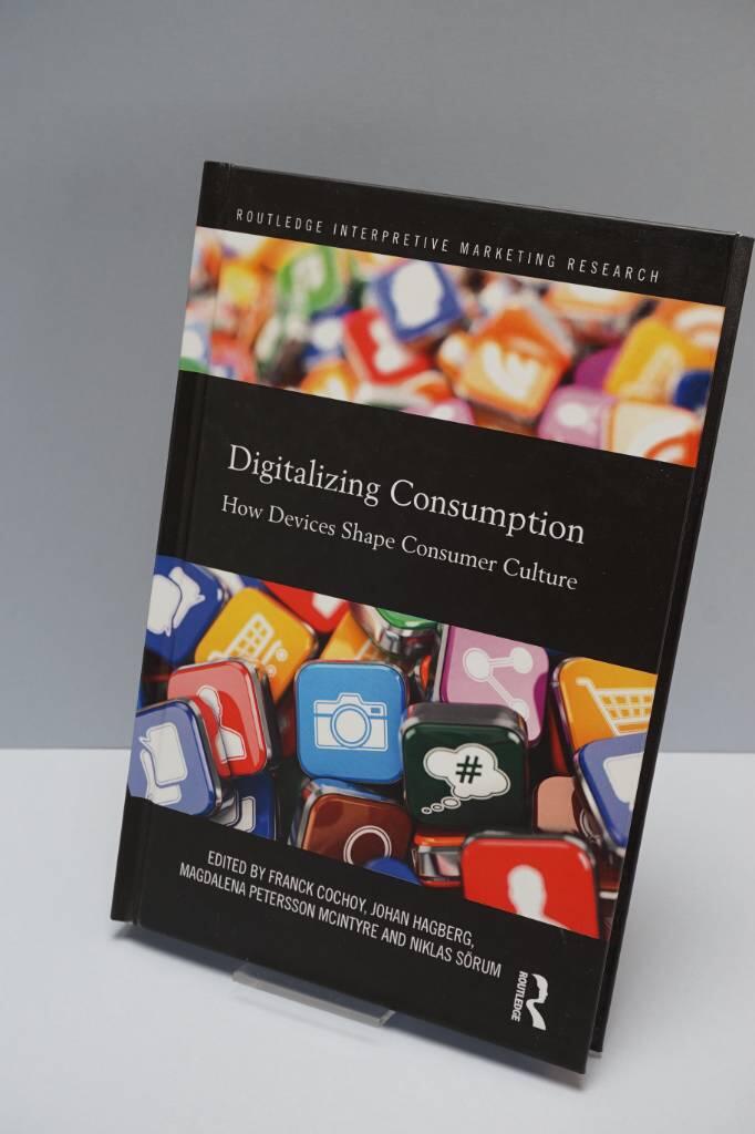 Digitalizing consumption - how devices shape consumer culture