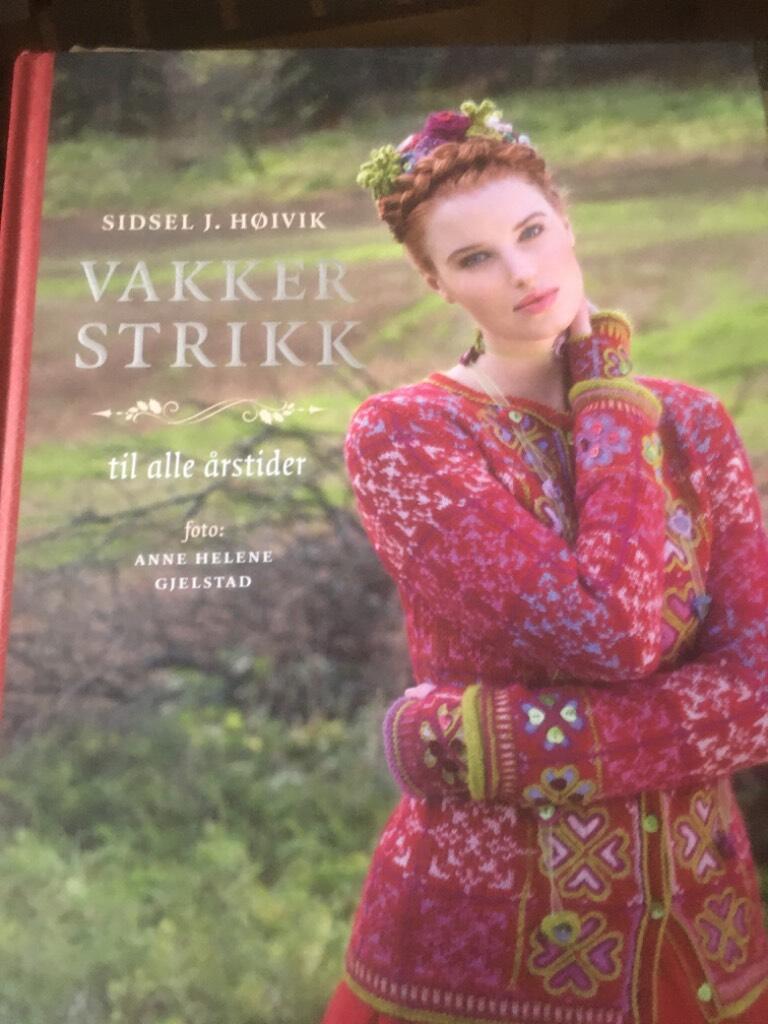 Vakker strikk til alle &aring;rstider