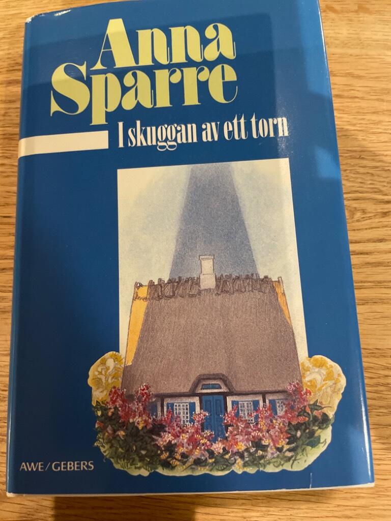 I skuggan av ett torn