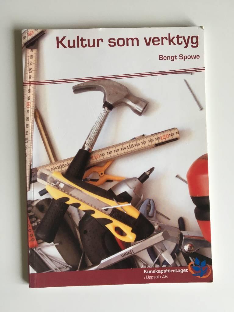 Kultur som verktyg :  om interkulturellt f&ouml;rh&aring;llningss&auml;tt i skolan : dialoger och monologer