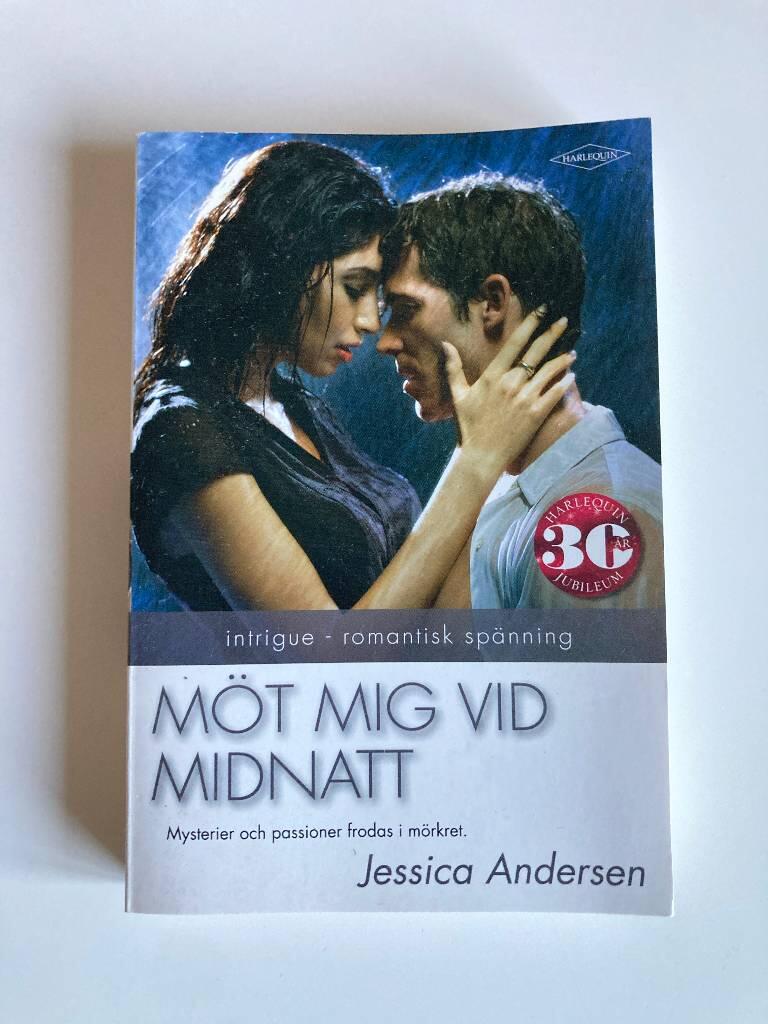 M&ouml;t mig vid midnatt : [mysterier och passioner frodas i m&ouml;rkret]