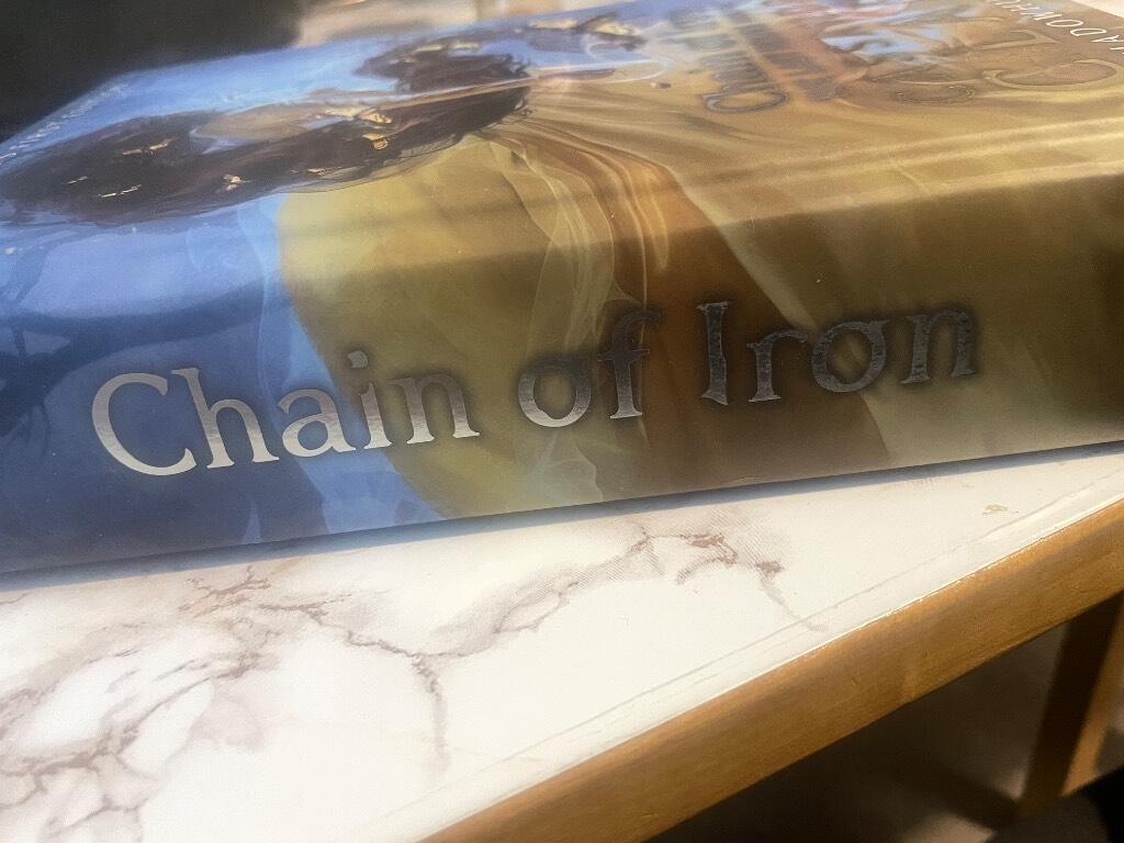 Chain of iron