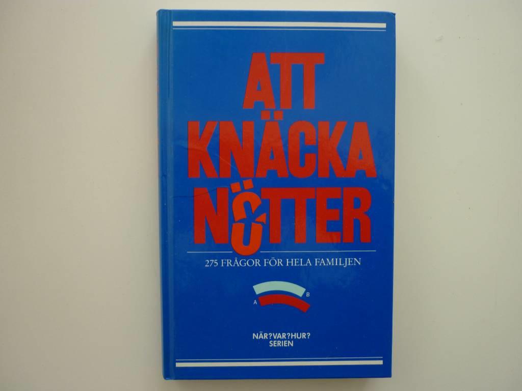 Att kn&auml;cka n&ouml;tter - [275 fr&aring;gor f&ouml;r hela familjen]