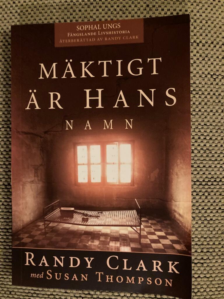 M&auml;ktigt &auml;r hans namn - Sophal Ungs f&auml;ngslande livshistoria