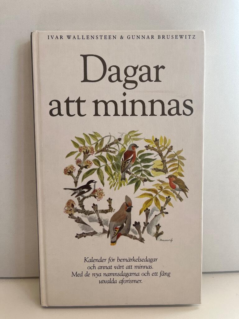 Dagar att minnas : kalender f&ouml;r bem&auml;rkelsedagar och annat v&auml;rt att minnas : med alla namnsdagar och ett f&aring;ng utvalda aforismer