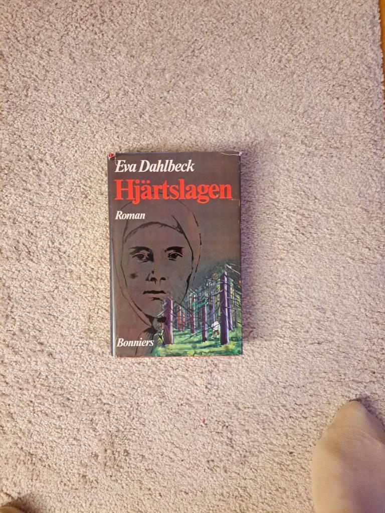 Hj&auml;rtslagen : [roman]