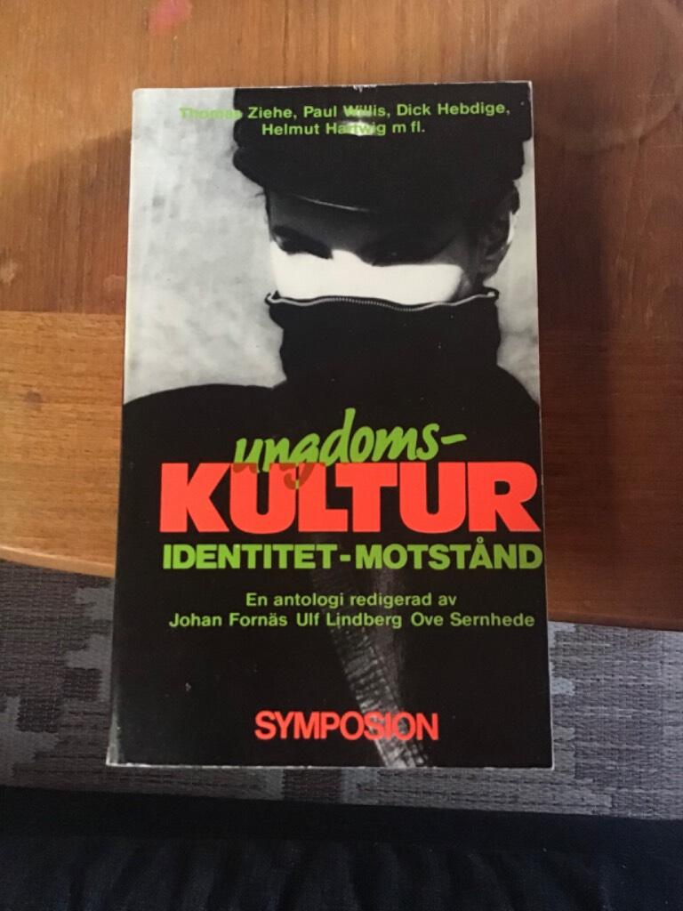 Ungdomskultur: identitet och motst&aring;nd : en antologi