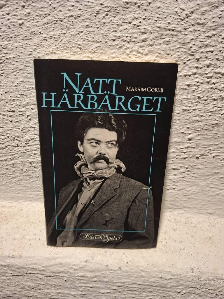 Natth&auml;rb&auml;rget eller P&aring; samh&auml;llets botten