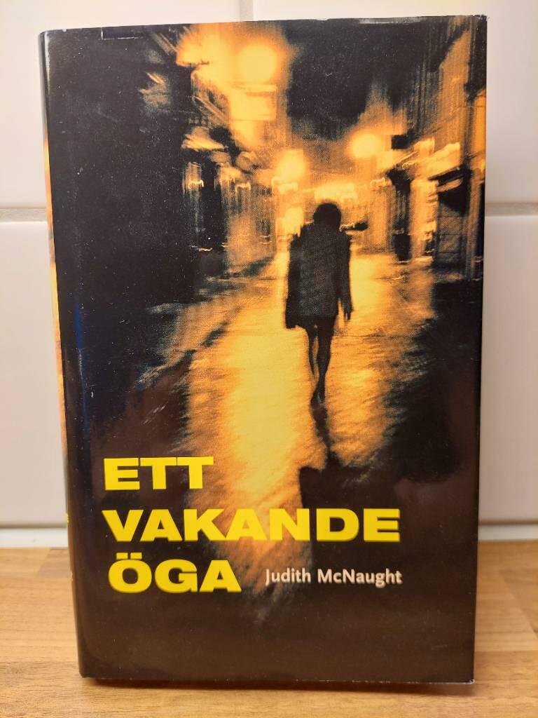 Ett vakande &ouml;ga : roman