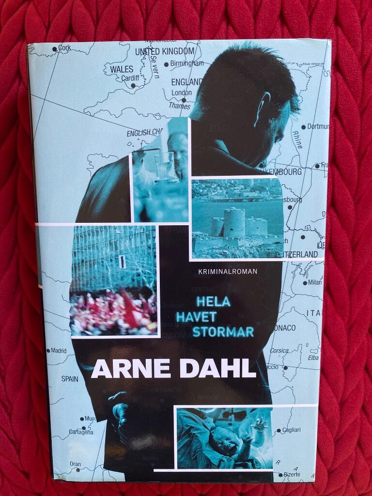 Hela havet stormar : kriminalroman