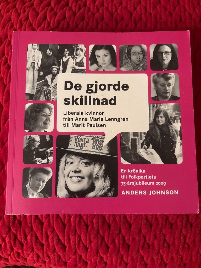 De gjorde skillnad : liberala kvinnor från Anna Maria Lenngren till Marit Paulsen : en krönika till Folkpartiets 75-årsjubileum 2009