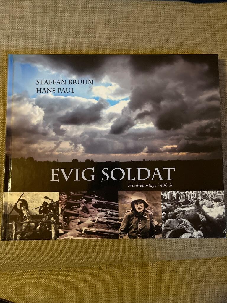 Evig soldat : frontreportage i 400 &aring;r
