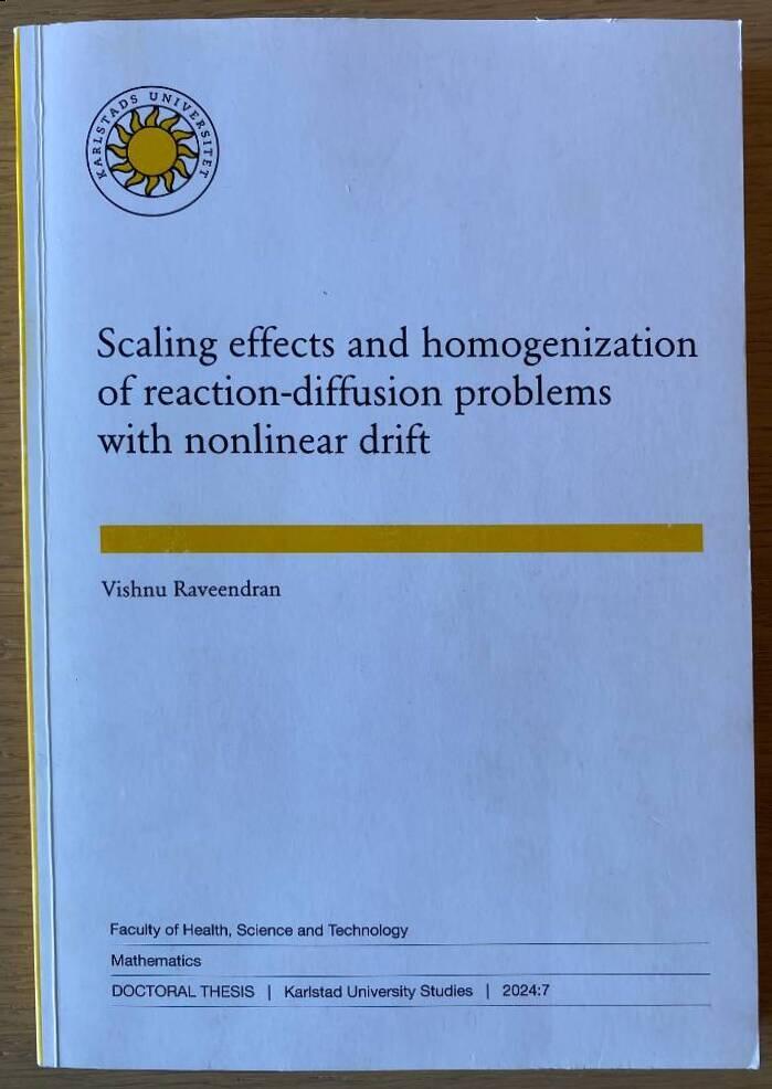 Scaling effects and homogenization of reaction-diffusion problems with nonlinear drift