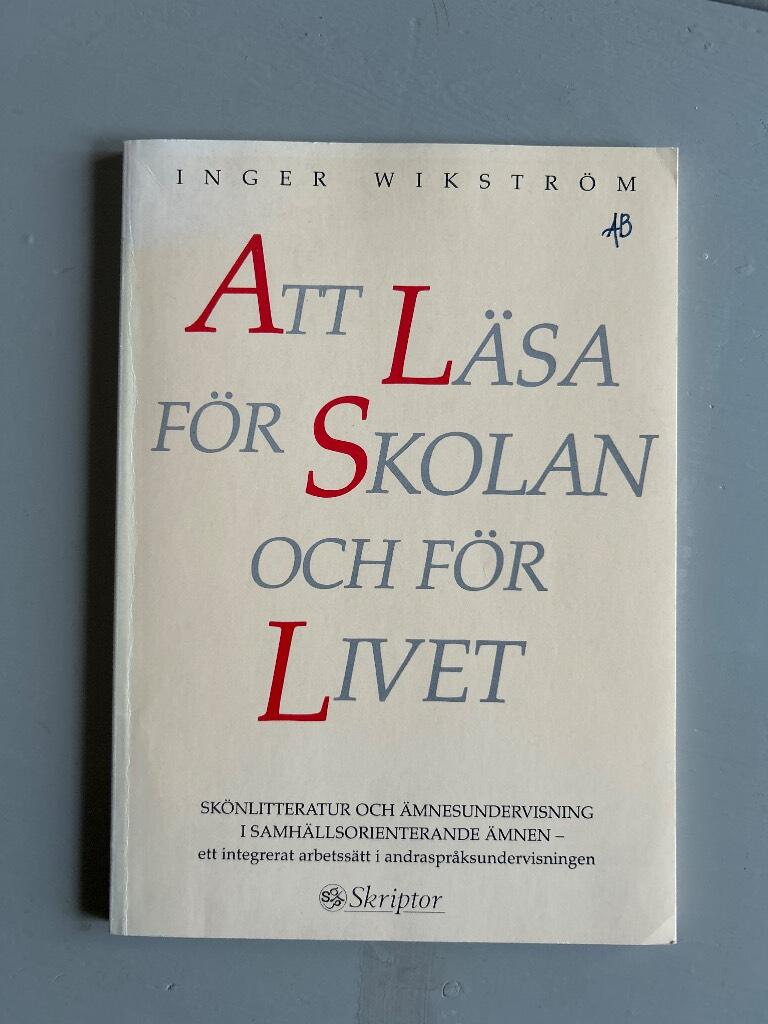 Att l&auml;sa f&ouml;r skolan och f&ouml;r livet : sk&ouml;nlitteratur och &auml;mnesundervisning i samh&auml;llsorienterande &auml;mnen : ett integrerat arbetss&auml;tt i andraspr&aring;ksundervisningen