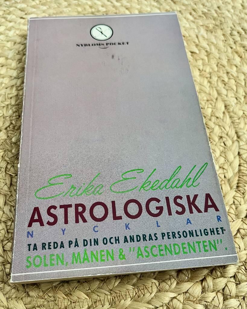 Astrologiska nycklar : [ta reda p&aring; din och andras personlighet] : [solen, m&aring;nen & "ascendenten"]