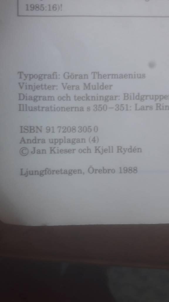 Samh&auml;llsboken - samh&auml;llskunskap f&ouml;r gymnasieskolans tre- och fyra&aring;riga linjer
