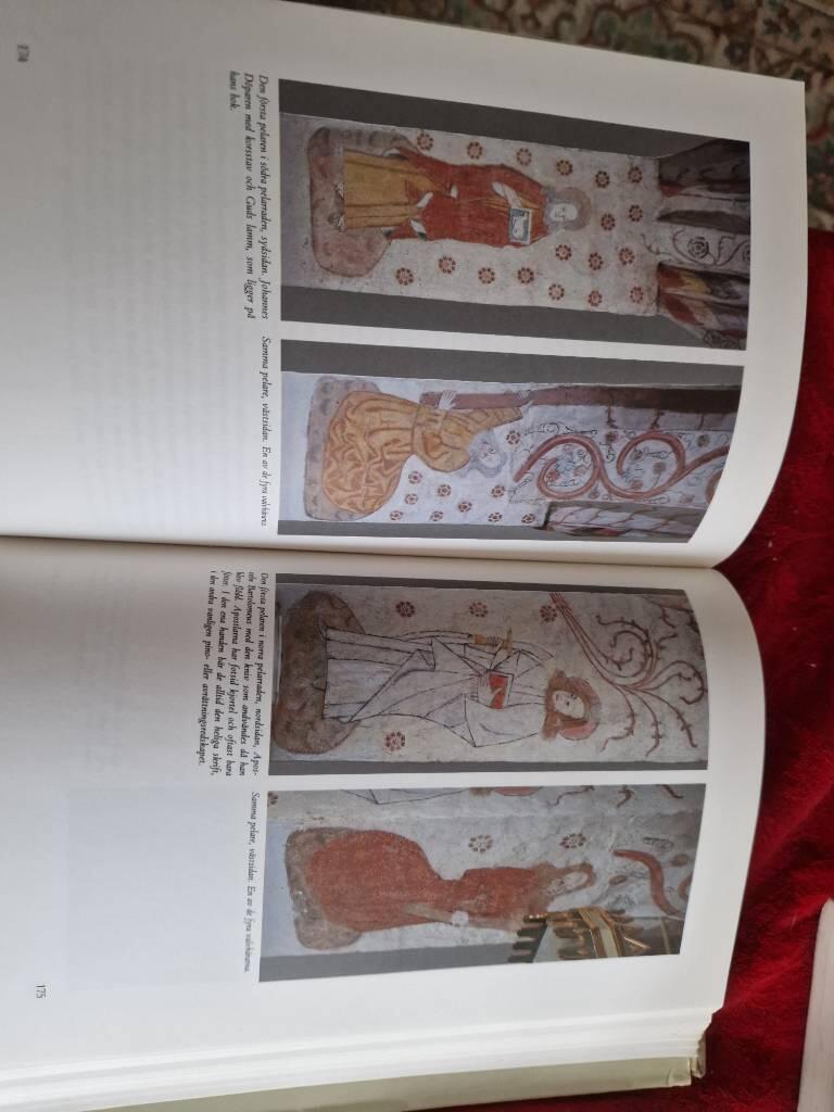 Lojo kyrka - byggnadshistoria, m&aring;lningar och inredning