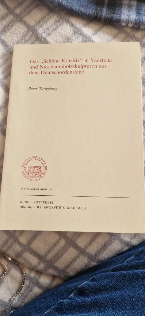 Das "Sch&ouml;ne Kruzifix" in Vadstena und Nussbaumholzskulpturen aus dem Deutschordensland