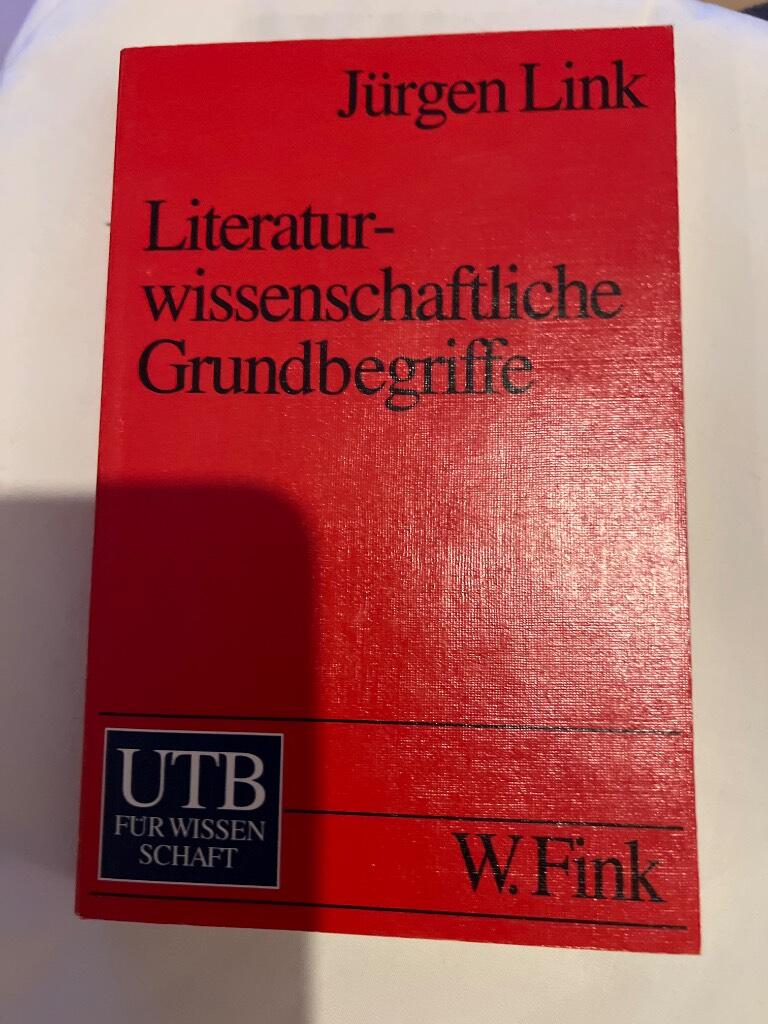 Literaturwissenschaftliche Grundbegriffe - eine programmierte Einf&uuml;hrung auf strukturalistischer Basis
