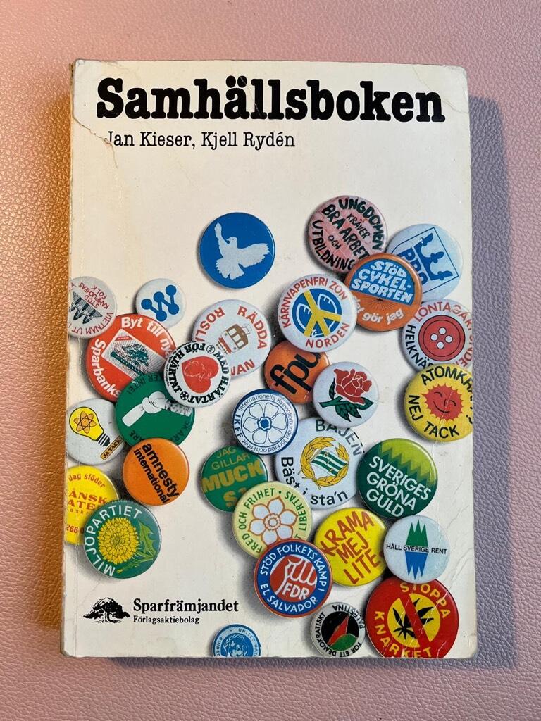 Samh&auml;llsboken : samh&auml;llskunskap f&ouml;r gymnasieskolans tre- och fyra&aring;riga linjer