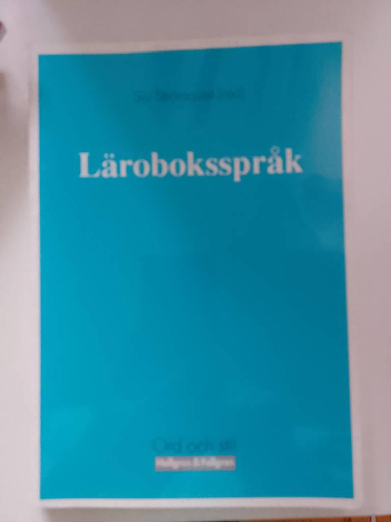 L&auml;roboksspr&aring;k - om spr&aring;k och layout i svenska l&auml;rob&ouml;cker = [The language of textbooks] : [on language and layout in some Swedish school textbooks]