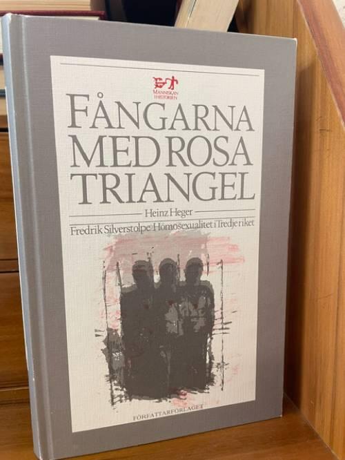 F&aring;ngarna med rosa triangel