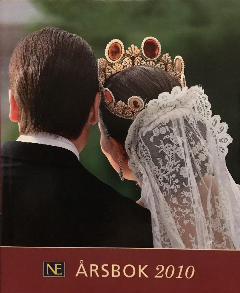 NE &Aring;ret 2010, r&ouml;d inbindning med skyddsomslag