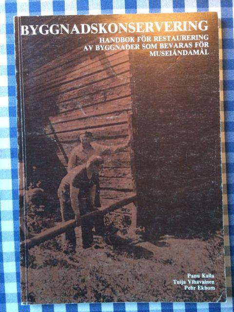 Byggnadskonservering : handbok f&ouml;r restaurering av byggnader som bevaras f&ouml;r musei&auml;ndam&aring;l