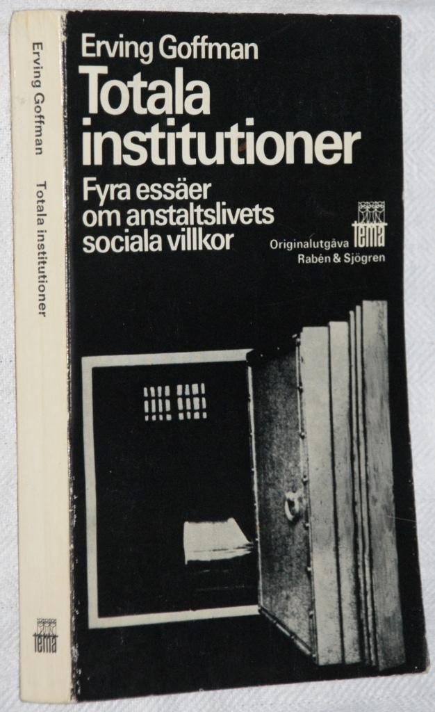 Totala institutioner : fyra ess&auml;er om anstaltslivets sociala villkor