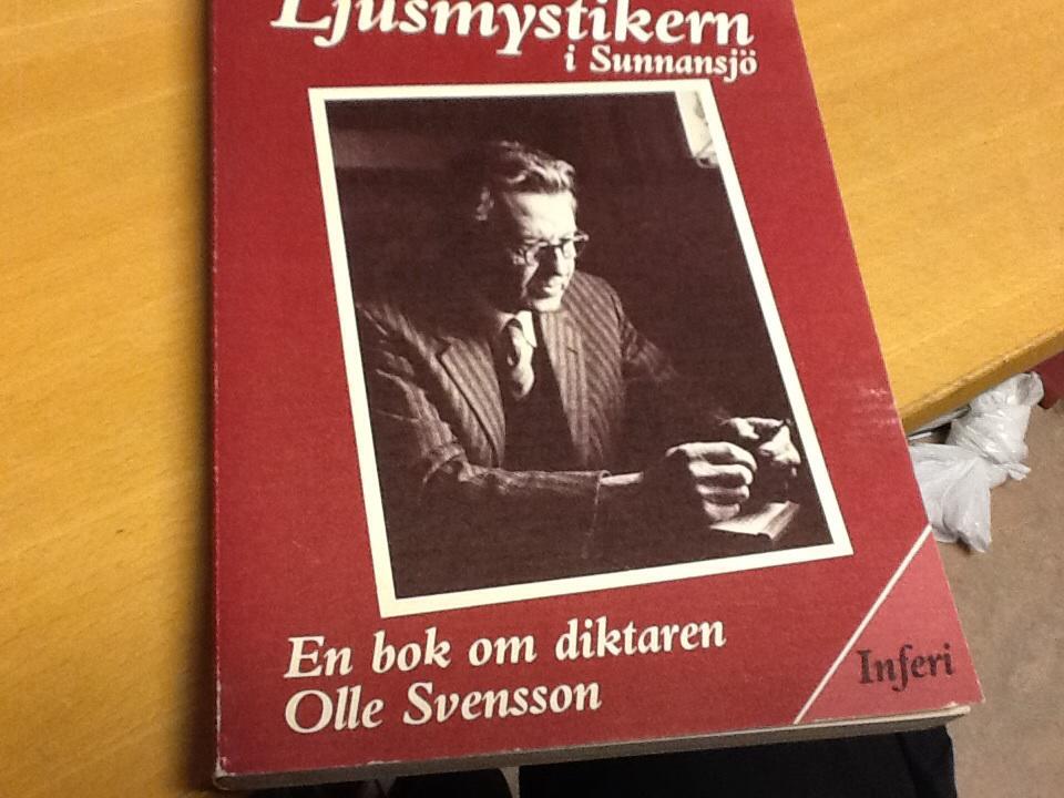 Ljusmystikern i Sunnansj&ouml; : en bok om diktaren Olle Svensson