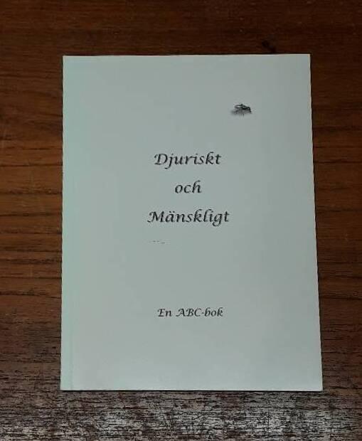 Djuriskt och m&auml;nskligt : [en ABC-bok]