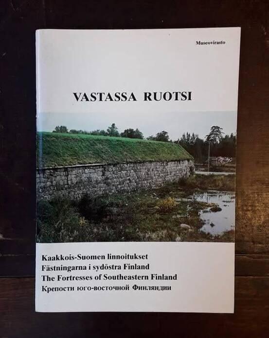 Vastassa Ruotsi - Kaakkois-Suomen linnoitukset = Sk&ouml;ld mot Sverige : f&auml;stningarna i syd&ouml;stra Finland