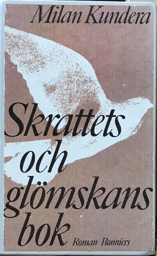 Skrattets och gl&ouml;mskans bok : [roman]