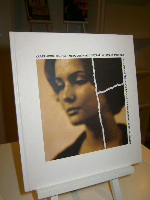 Kraftmobilisering : metoder f&ouml;r d&ouml;ttrar, hustrur, m&ouml;drar och yrkesarbetande kvinnor i stressande livssituationer