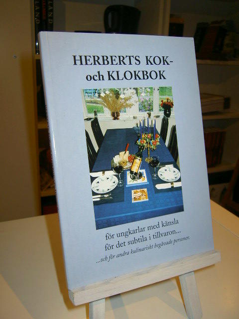 Herberts kok- och klokbok - f&ouml;r ungkarlar med k&auml;nsla f&ouml;r det subtila i tillvaron- och f&ouml;r andra kulinariskt beg&aring;vade personer / [Carl George Persson