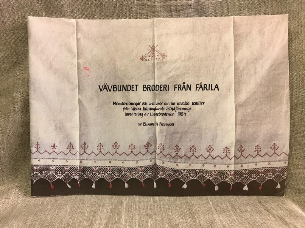 V&auml;vbundet broderi fr&aring;n F&auml;rila : m&ouml;nsterritningar och analyser av nio utvalda textilier fr&aring;n V&auml;stra H&auml;lsinglands Sl&ouml;jdf&ouml;renings inventering av linnebroderier 1984