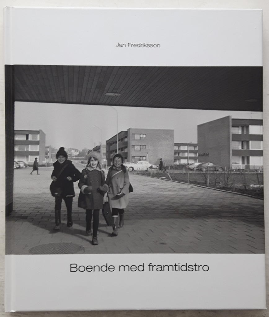 Boende med framtidstro : ett kommunalt bostadsbolag : återblickar och samtal med hyresgäster