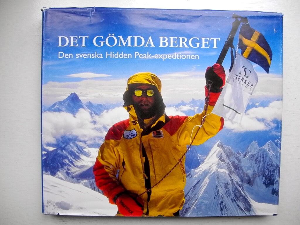 Det g&ouml;mda berget : den svenska Hidden Peak-expeditionen