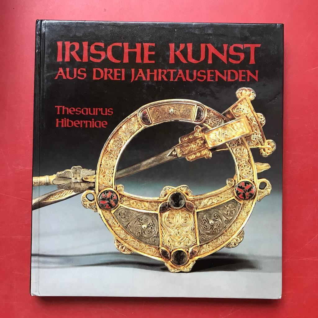 Irische Kunst aus drei Jahrtausenden - Thesaurus Hiberniae : [Ausstellung ... in K&ouml;ln, Wallraf-Richartz-Museum ... 26. Februar-2. Juni 1983, Berlin, Staatliche Museen Stiftung Preussischer Kulturbesitz ... 25. Juni-23. Oktober 1983]